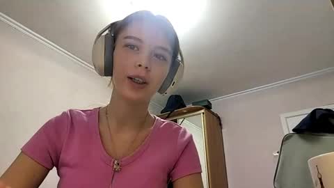 Snapshot of lateshastarnaud chatting on April 3, 2026, 9:18 am Linet online show from April 3, 2026, 9:18 am