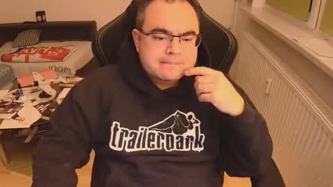 Snapshot of latexboy893 chatting on November 18, 2025, 6:56 pm latexboy893 online show from November 18, 2025, 6:56 pm