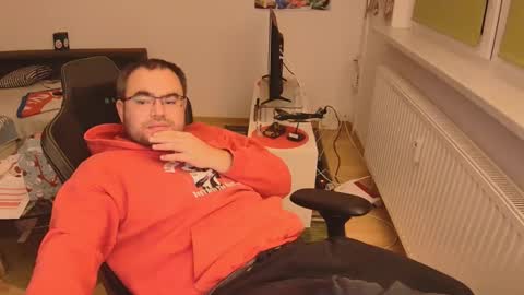 Snapshot of latexboy893 chatting on December 16, 2025, 12:15 am latexboy893 online show from December 16, 2025, 12:15 am