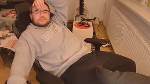 Snapshot of latexboy893 chatting on December 17, 2025, 7:53 pm latexboy893 online show from December 17, 2025, 7:53 pm