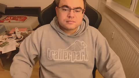 Snapshot of latexboy893 chatting on December 19, 2025, 9:33 pm latexboy893 online show from December 19, 2025, 9:33 pm