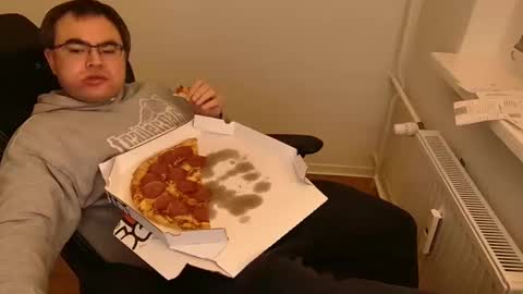 Snapshot of latexboy893 chatting on February 13, 2026, 10:28 pm latexboy893 online show from February 13, 2026, 10:28 pm