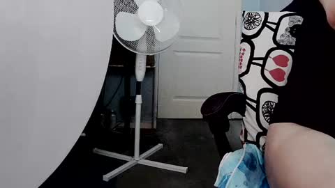 latexchris77 online show from June 17, 2026, 8:28 am