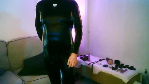 latexminheadroom online show from December 29, 2024, 2:27 am