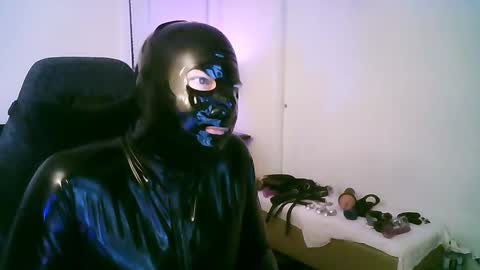 Snapshot of latexminheadroom chatting on October 27, 2025, 1:09 am latexminheadroom online show from October 27, 2025, 1:09 am