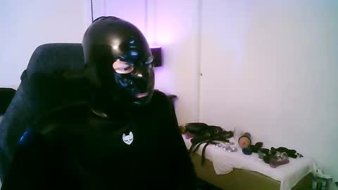 Snapshot of latexminheadroom chatting on October 28, 2025, 1:53 am latexminheadroom online show from October 28, 2025, 1:53 am