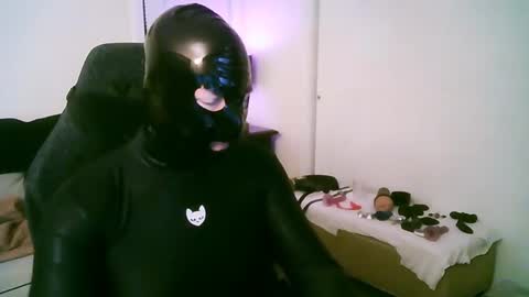 Snapshot of latexminheadroom chatting on March 31, 2026, 1:51 am latexminheadroom online show from March 31, 2026, 1:51 am