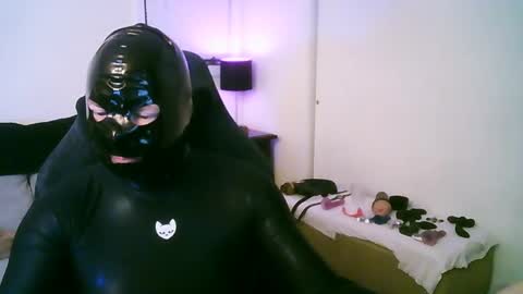 Snapshot of latexminheadroom chatting on April 16, 2026, 1:50 am latexminheadroom online show from April 16, 2026, 1:50 am