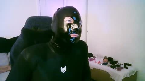 Snapshot of latexminheadroom chatting on April 17, 2026, 12:24 am latexminheadroom online show from April 17, 2026, 12:24 am