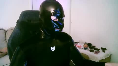 Snapshot of latexminheadroom chatting on May 15, 2026, 10:50 pm latexminheadroom online show from May 15, 2026, 10:50 pm