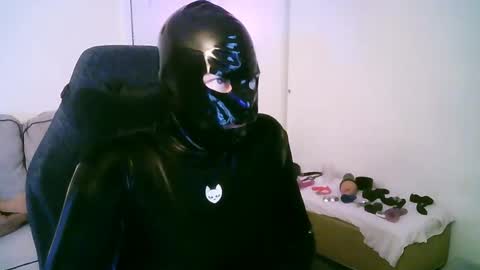 Snapshot of latexminheadroom chatting on May 15, 2026, 11:01 pm latexminheadroom online show from May 15, 2026, 11:01 pm