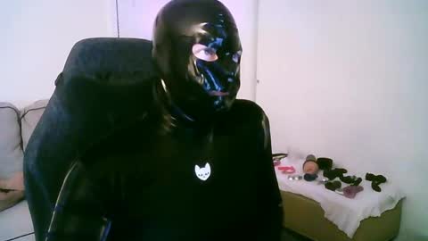 Snapshot of latexminheadroom chatting on May 15, 2026, 11:12 pm latexminheadroom online show from May 15, 2026, 11:12 pm