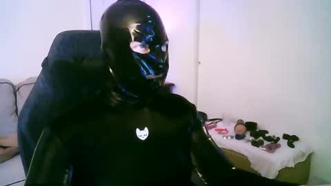 Snapshot of latexminheadroom chatting on May 15, 2026, 11:34 pm latexminheadroom online show from May 15, 2026, 11:34 pm