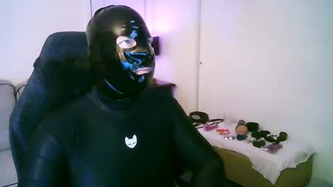 Snapshot of latexminheadroom chatting on May 17, 2026, 1:25 am latexminheadroom online show from May 17, 2026, 1:25 am