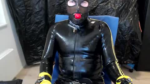 latexslaafboy online show from December 10, 2024, 7:05 am