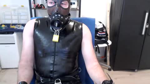 latexslaafboy online show from January 2, 2025, 9:22 am