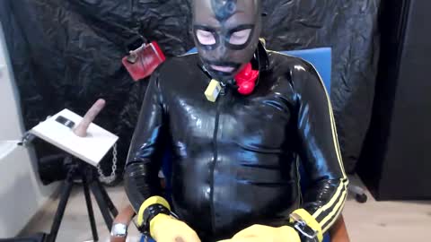 latexslaafboy online show from January 9, 2025, 11:03 am