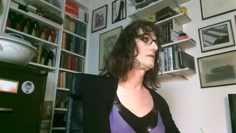 LatexTG online show from January 24, 2025, 6:04 pm