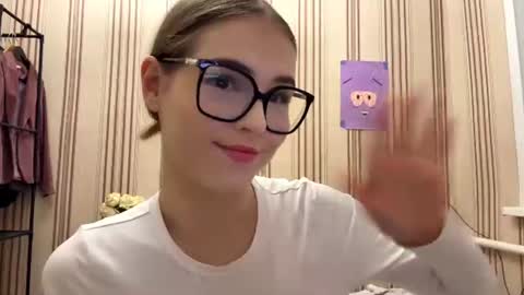 Snapshot of latiapetosa chatting on July 5, 2026, 5:42 pm Mia online show from July 5, 2026, 5:42 pm