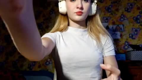 Amelia online show from October 10, 2025, 12:15 pm