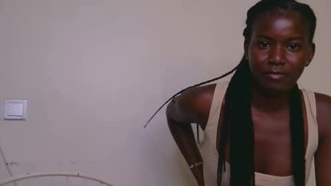 latiffaah_xx online show from February 10, 2026, 12:53 pm