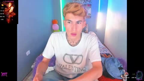 latin_boysxxx_ online show from May 12, 2026, 3:25 am