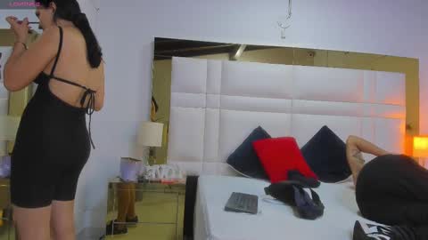 Snapshot of latin_couple20y chatting on March 6, 2025, 3:57 am Johana y Santiago online show from March 6, 2025, 3:57 am