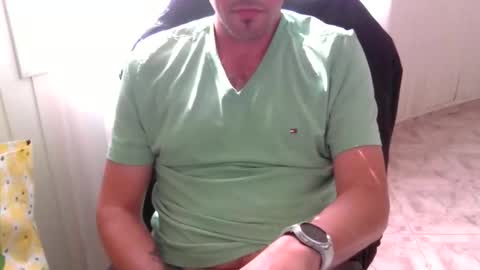 latin_man_85 online show from February 11, 2026, 7:52 pm