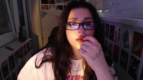 miiiiiiaaaa online show from January 19, 2025, 1:44 pm