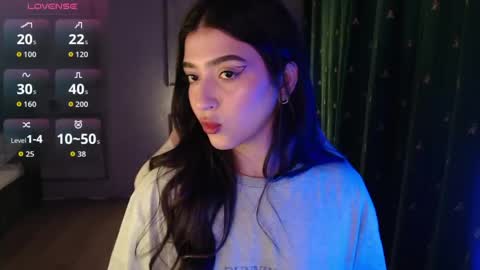 Snapshot of latina_mia chatting on April 19, 2026, 5:45 pm miiiiiiaaaa online show from April 19, 2026, 5:45 pm
