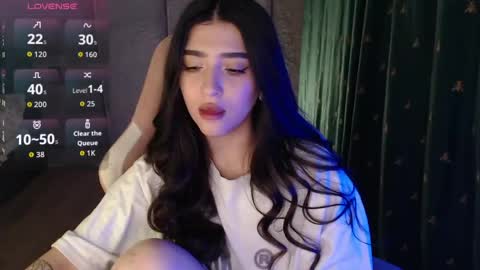 Snapshot of latina_mia chatting on May 7, 2026, 5:40 pm miiiiiiaaaa online show from May 7, 2026, 5:40 pm