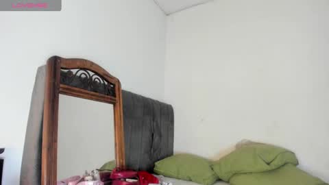 Snapshot of latinaastepmomm chatting on September 17, 2025, 1:35 pm angelina  online show from September 17, 2025, 1:35 pm