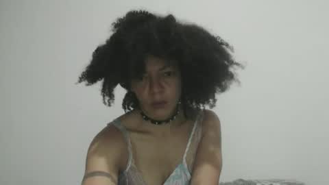 Latinacoka online show from May 4, 2026, 1:23 am