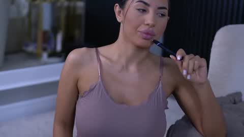 Latina online show from August 5, 2026, 8:00 pm