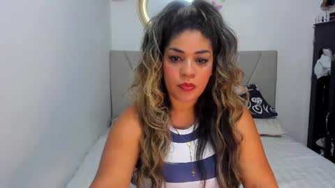 latinamav22 online show from April 21, 2026, 8:34 pm
