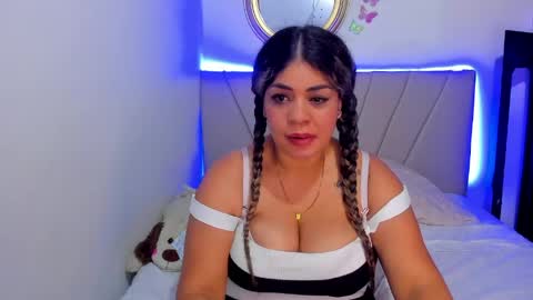 latinamav22 online show from April 30, 2026, 10:14 pm