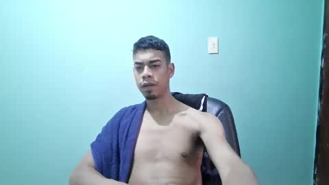 Snapshot of latinbigcrazy chatting on May 27, 2026, 6:38 pm latinbigcrazy online show from May 27, 2026, 6:38 pm