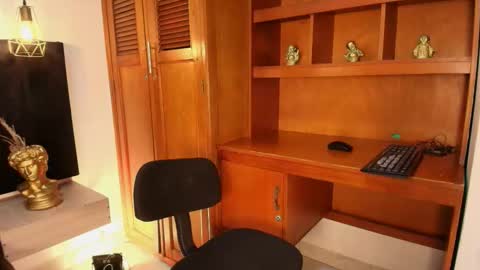 latinblack_98 online show from January 12, 2026, 2:22 pm