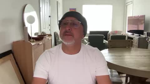 latinbro1986 online show from April 5, 2026, 4:26 pm