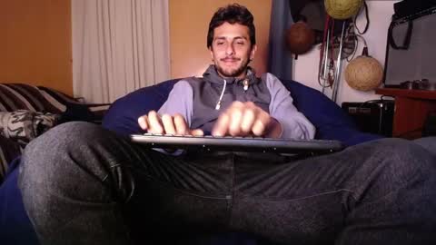 Snapshot of latincurious0 chatting on October 11, 2025, 2:11 am Juanito online show from October 11, 2025, 2:11 am