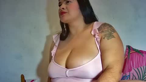 Snapshot of latincurvy1992 chatting on February 17, 2025, 4:09 am latincurvy1992 online show from February 17, 2025, 4:09 am