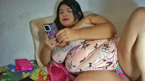 Snapshot of latincurvy1992 chatting on September 30, 2025, 4:17 am latincurvy1992 online show from September 30, 2025, 4:17 am