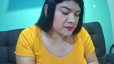 latincurvy1992 online show from November 10, 2025, 4:33 am