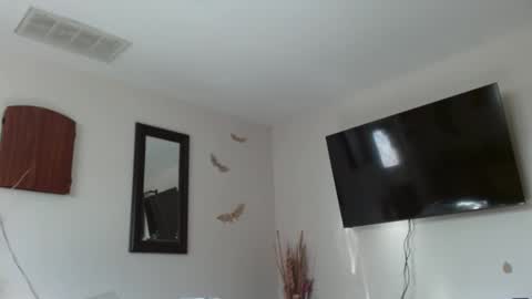 Snapshot of latinfyre chatting on May 4, 2026, 12:45 pm Chris online show from May 4, 2026, 12:45 pm