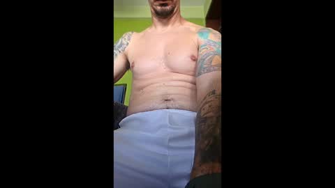 latinheat95 online show from December 21, 2025, 5:09 pm