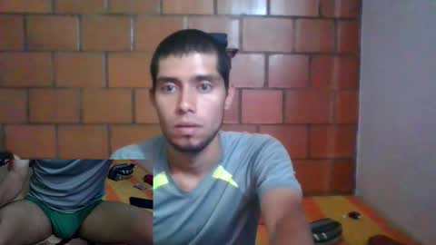 Snapshot of latinmansmoking chatting on October 8, 2025, 12:30 am latinmansmoking online show from October 8, 2025, 12:30 am