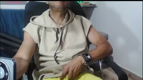 latinmartin254 online show from May 5, 2026, 1:35 am