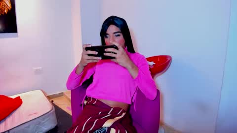 latinmia23hot online show from February 12, 2025, 2:03 am