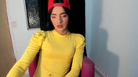 latinmia23hot online show from February 24, 2025, 7:00 am
