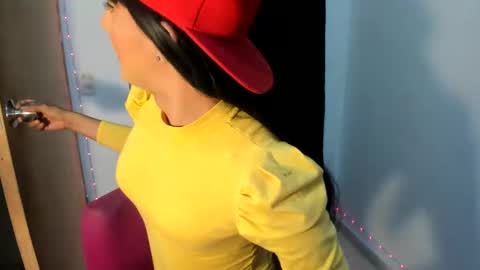 latinmia23hot online show from February 24, 2025, 10:04 am